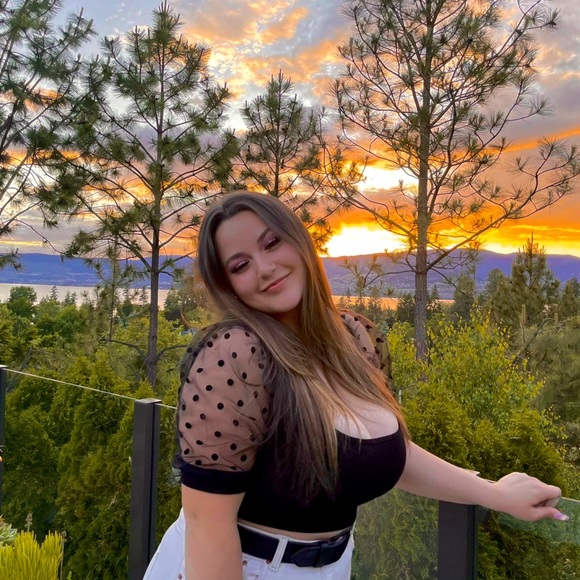 Meet your Posher, Sara - Picture 1 of 1